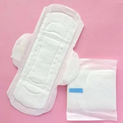 Pad sanitari monouso impermeabili per donne Disegno personalizzato e elevato assorbimento