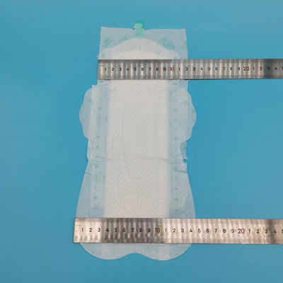 Prodotto sanitario per donne con design alato