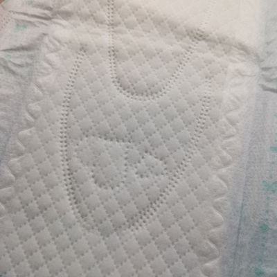 Prodotto sanitario per donne con design alato