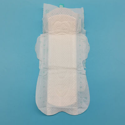 Prodotto sanitario per donne con design alato